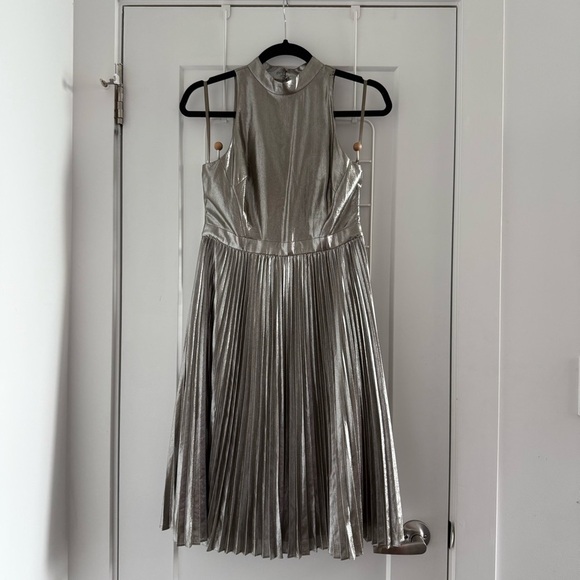 Ann Taylor platinum gold lamé pleated midi dress - size 0 (XS) NWOT - Picture 4 of 5